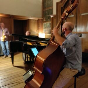 Double bassist, saxophonist and grand piano in the main hall